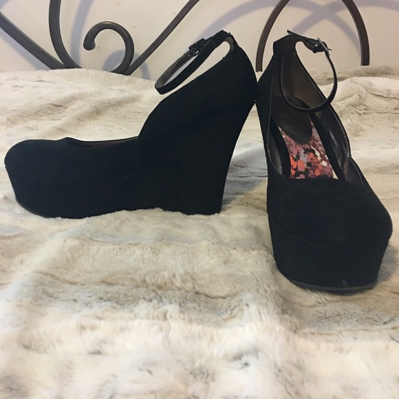 Madden Girl Platform Wedges - Picture 3 of 3
